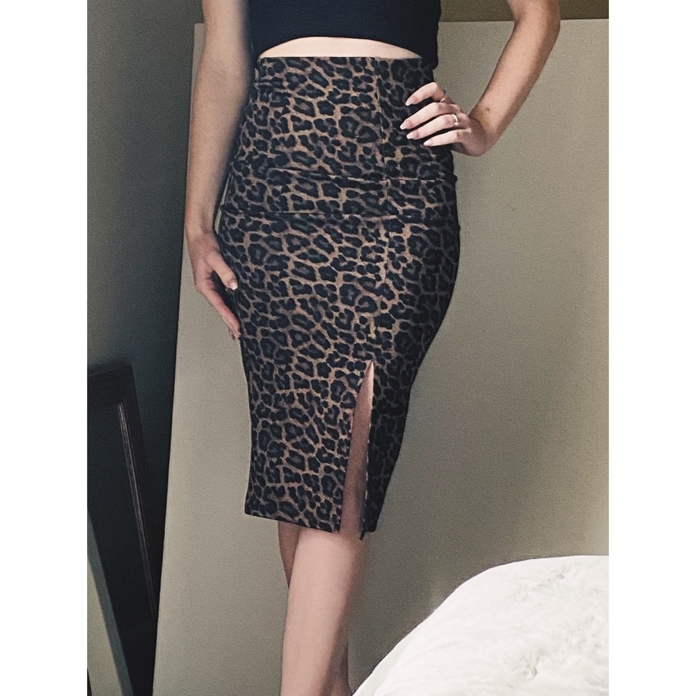 H&M XS Leopard Print Body Con Skirt